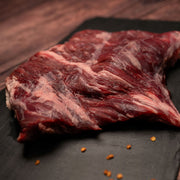 arrachera sobre plato negro