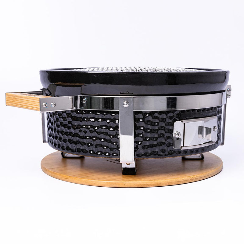 Hibachi Redondo Kuro Grill vista frontal con base de madera