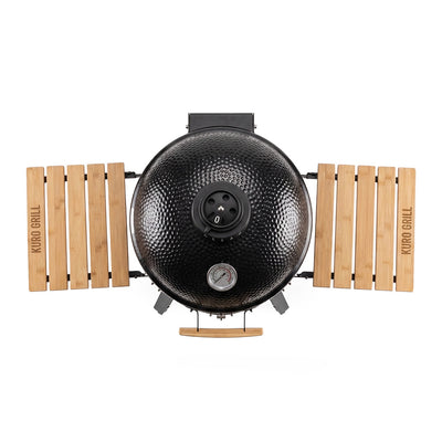 Kamado 18 Kuro Grill ahumando carnes con deflector de calor